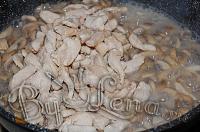 Куриное филе с грибами в сметанном соусе - Шаг 9