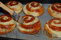 Сдобные улитки с изюмом и заварным кремом - Шаг 16