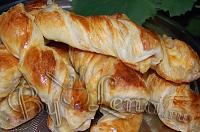 Косички из слоеного теста с сыром и мясом - Шаг 8
