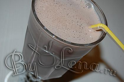 Шоколадный коктейль с молоком  и овсянкой